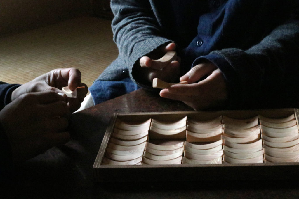 Il Duomoが猫の皿にペンレストつくってもらう画像　