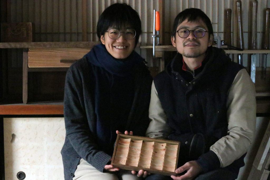 Il Duomoが猫の皿にペンレストつくってもらう画像　