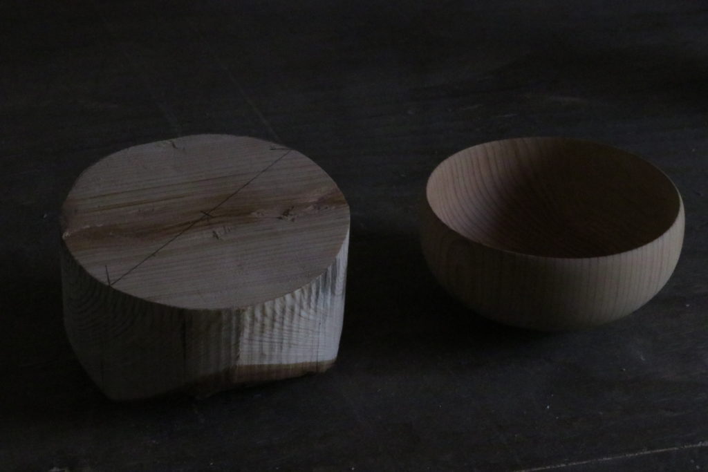 Il Duomoが猫の皿にペンレストつくってもらう画像　