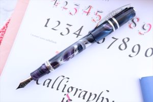 ビスコンティ（VISCONTI)のミッドナイトインフローレンス、外観＆書き味は？